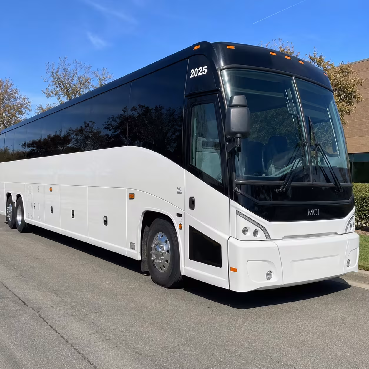 worksite shuttle buses for plymouth construction projects